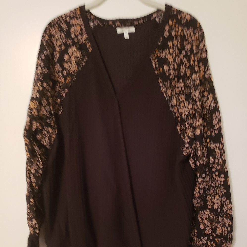 Black and floral cute long sleeve top